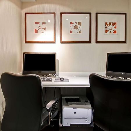 Hampton Inn & Suites By Hilton Calgary-Airport Екстер'єр фото