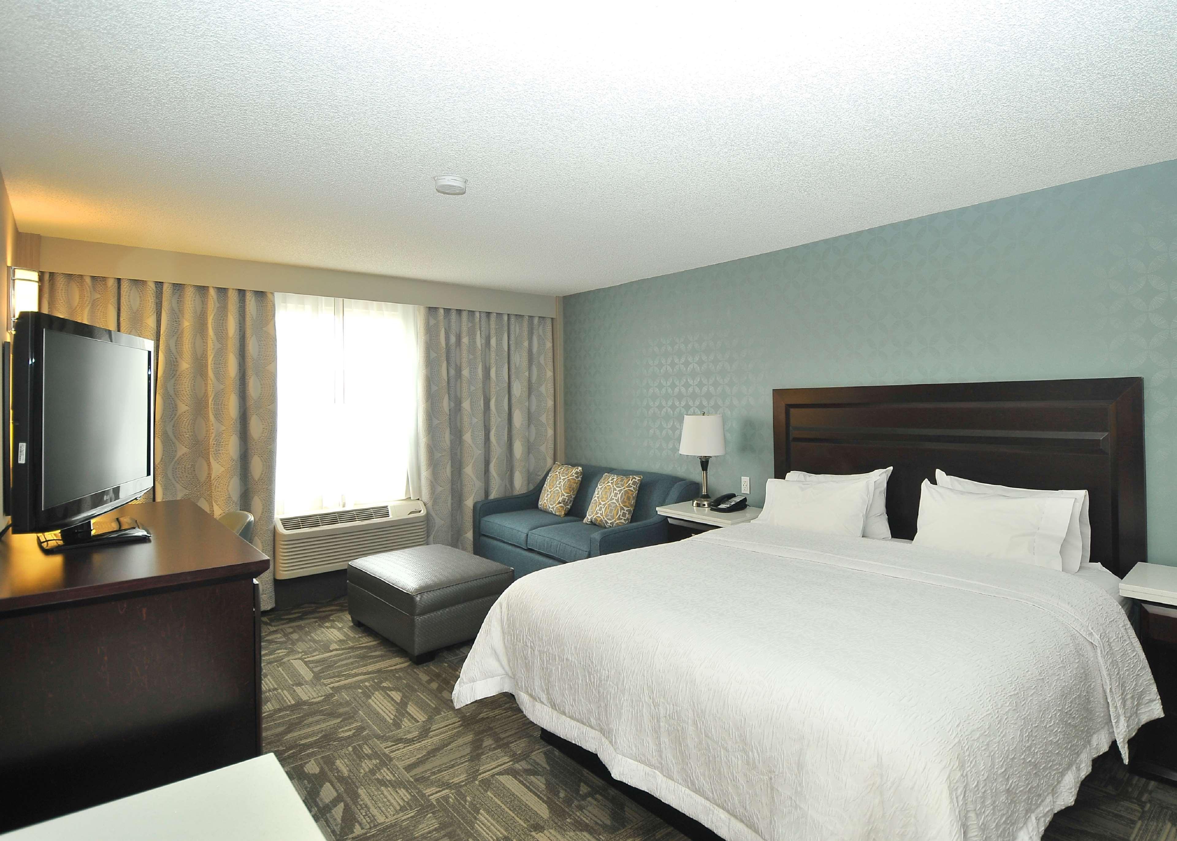 Hampton Inn & Suites By Hilton Calgary-Airport Екстер'єр фото
