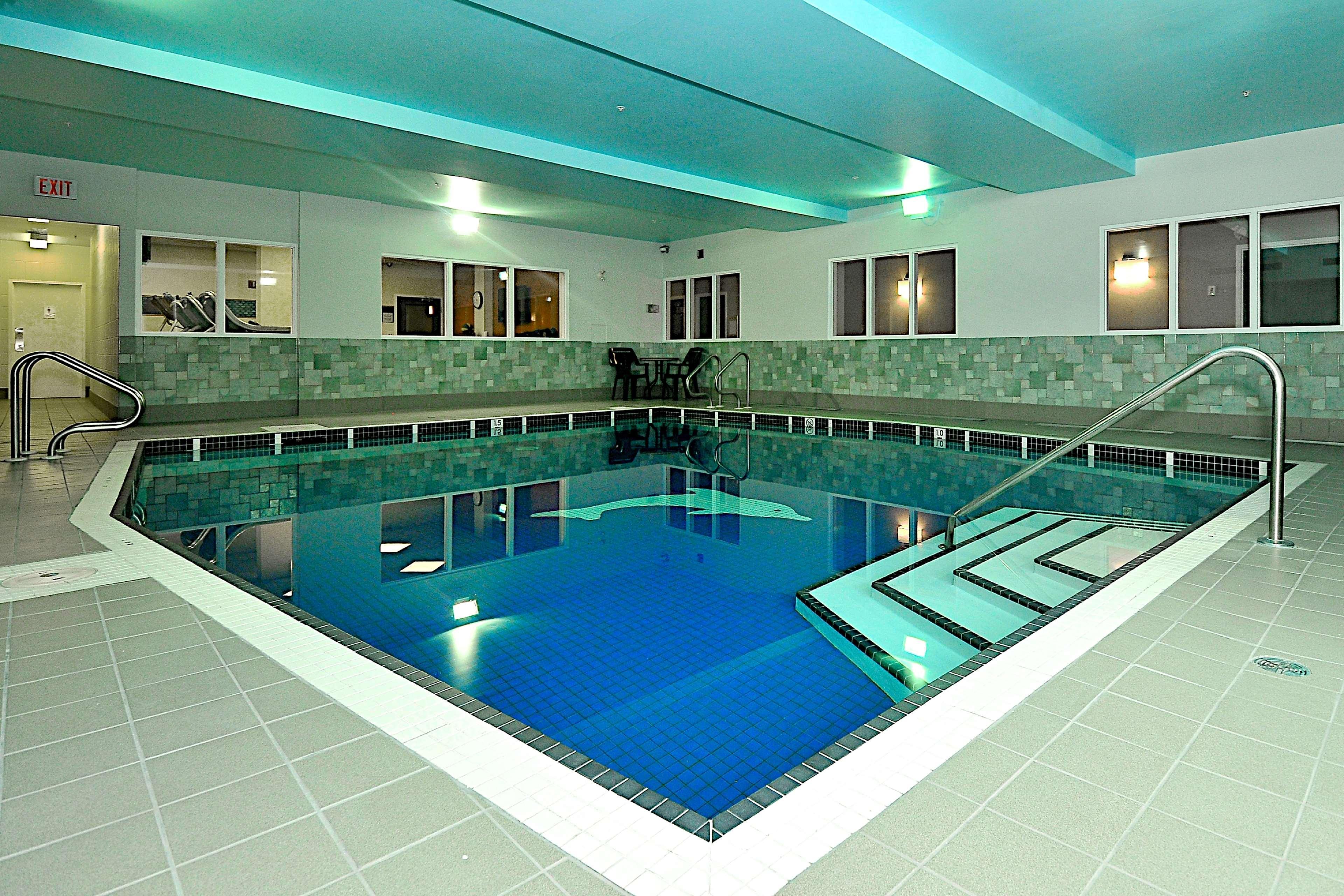 Hampton Inn & Suites By Hilton Calgary-Airport Екстер'єр фото