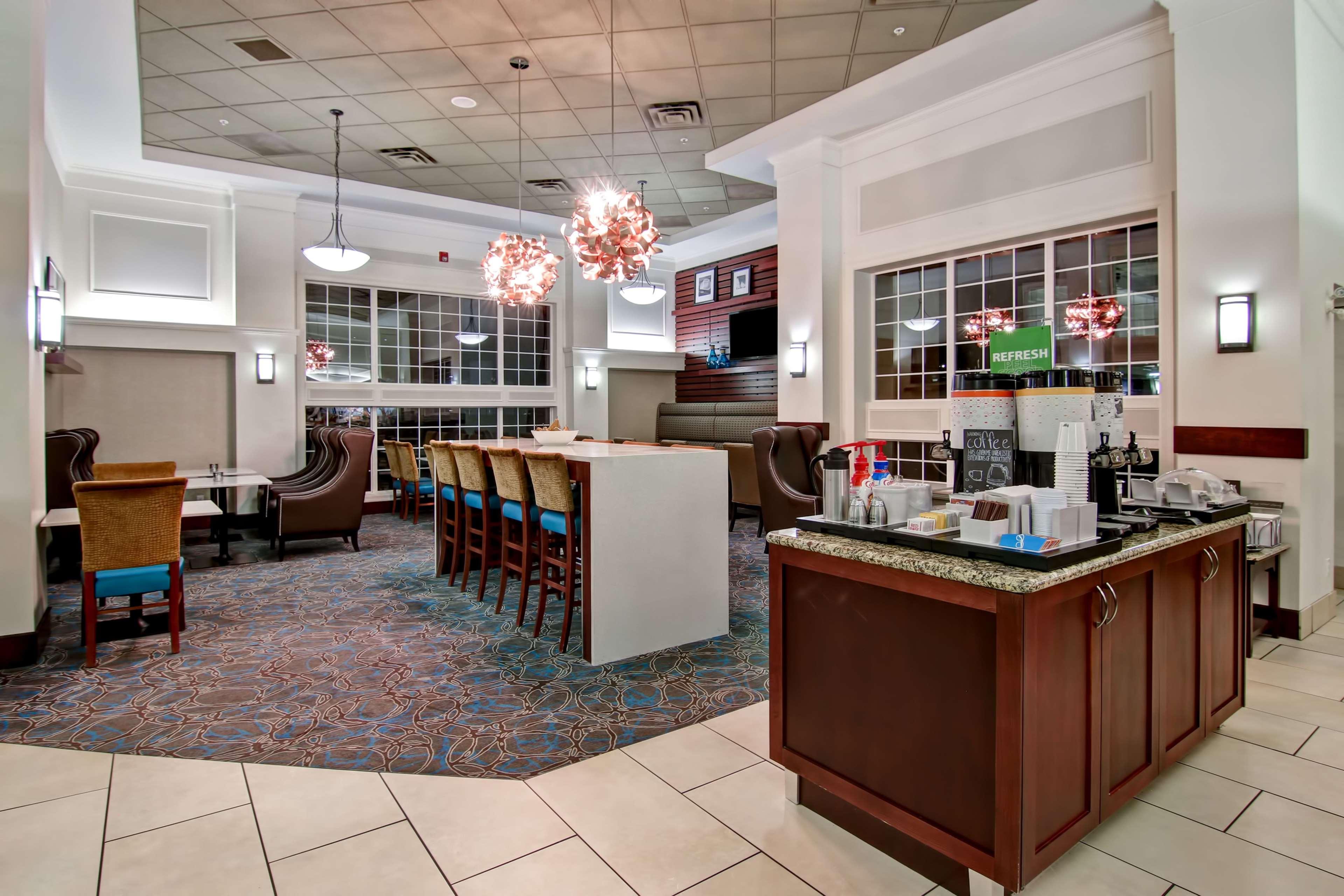 Hampton Inn & Suites By Hilton Calgary-Airport Екстер'єр фото