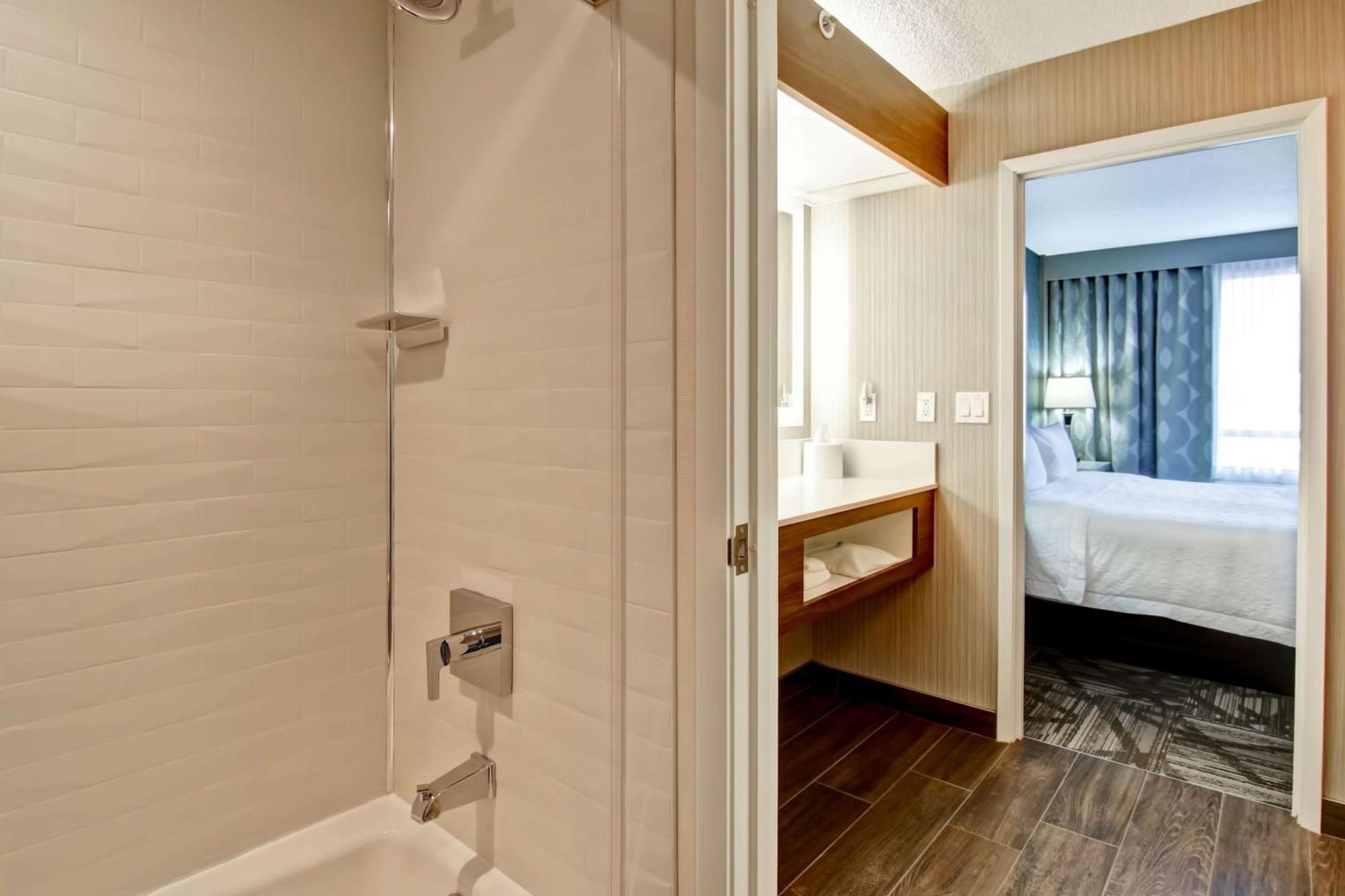 Hampton Inn & Suites By Hilton Calgary-Airport Екстер'єр фото