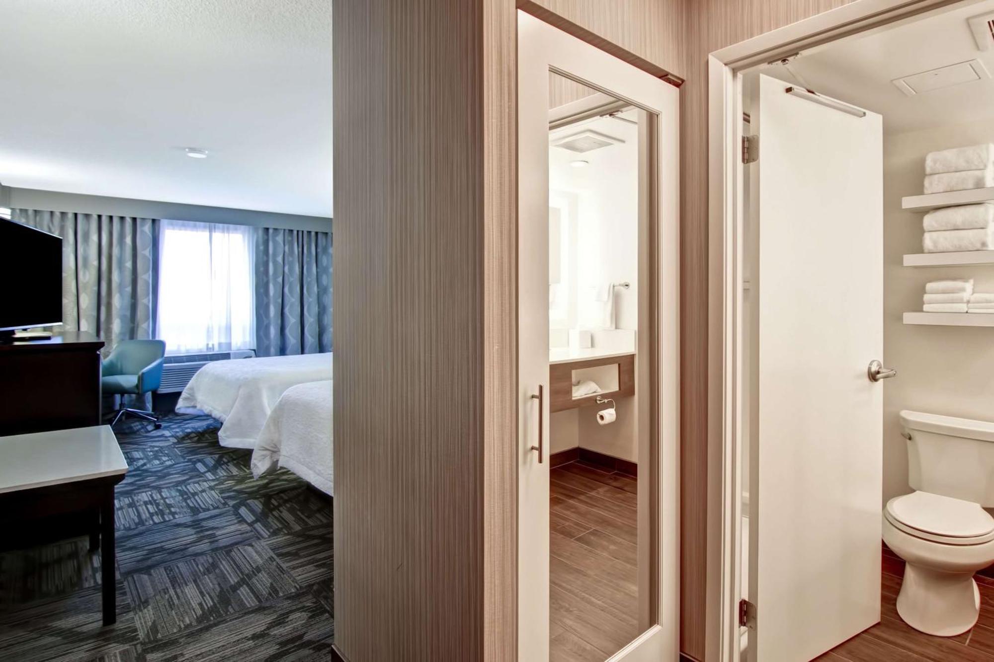Hampton Inn & Suites By Hilton Calgary-Airport Екстер'єр фото