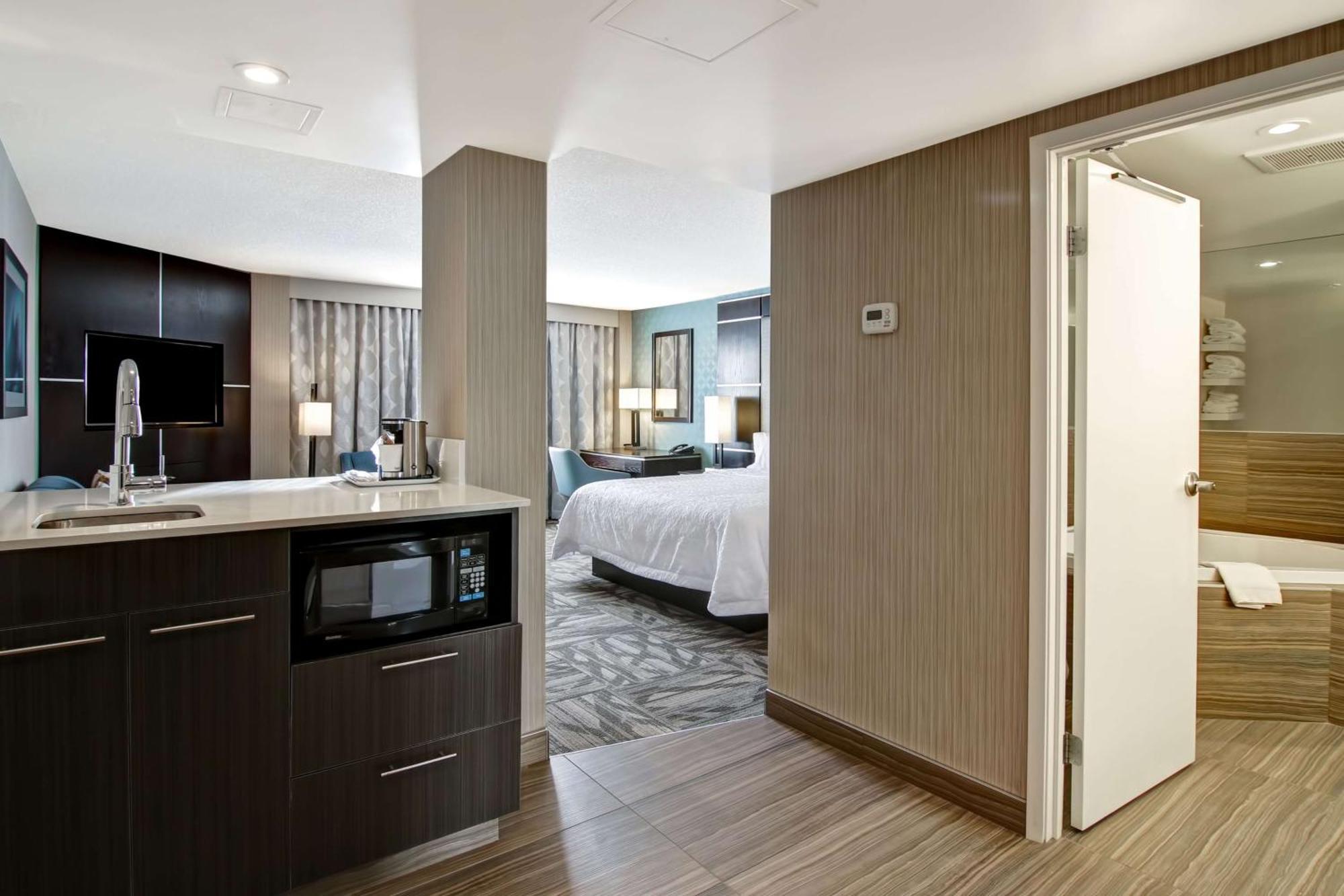 Hampton Inn & Suites By Hilton Calgary-Airport Екстер'єр фото