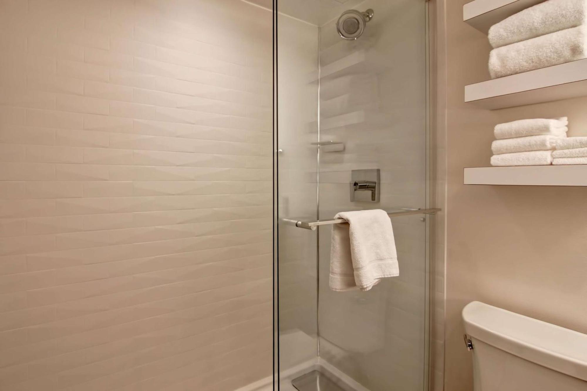Hampton Inn & Suites By Hilton Calgary-Airport Екстер'єр фото