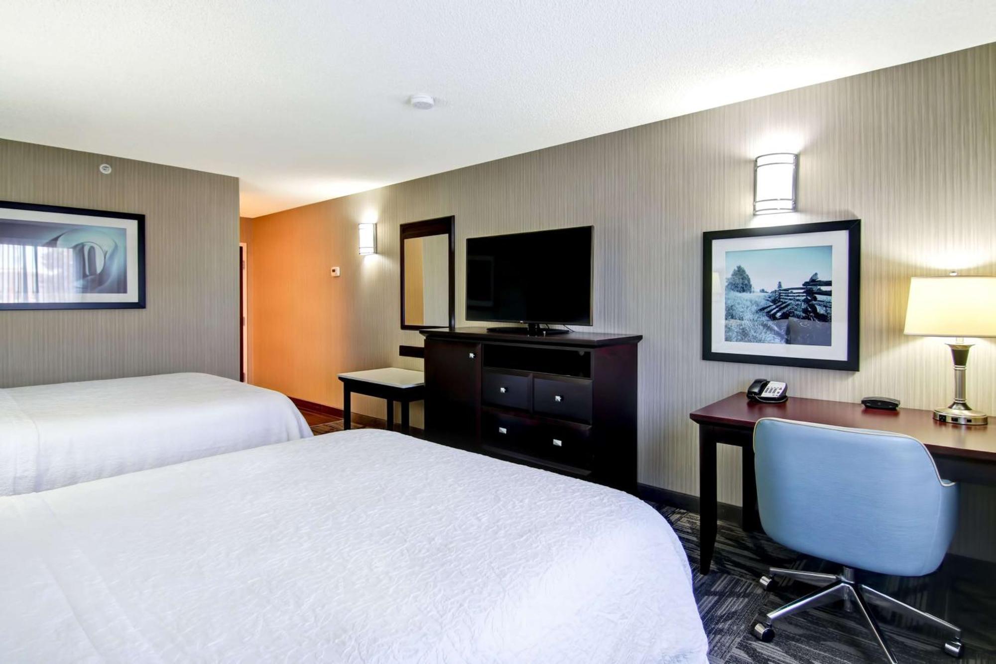 Hampton Inn & Suites By Hilton Calgary-Airport Екстер'єр фото