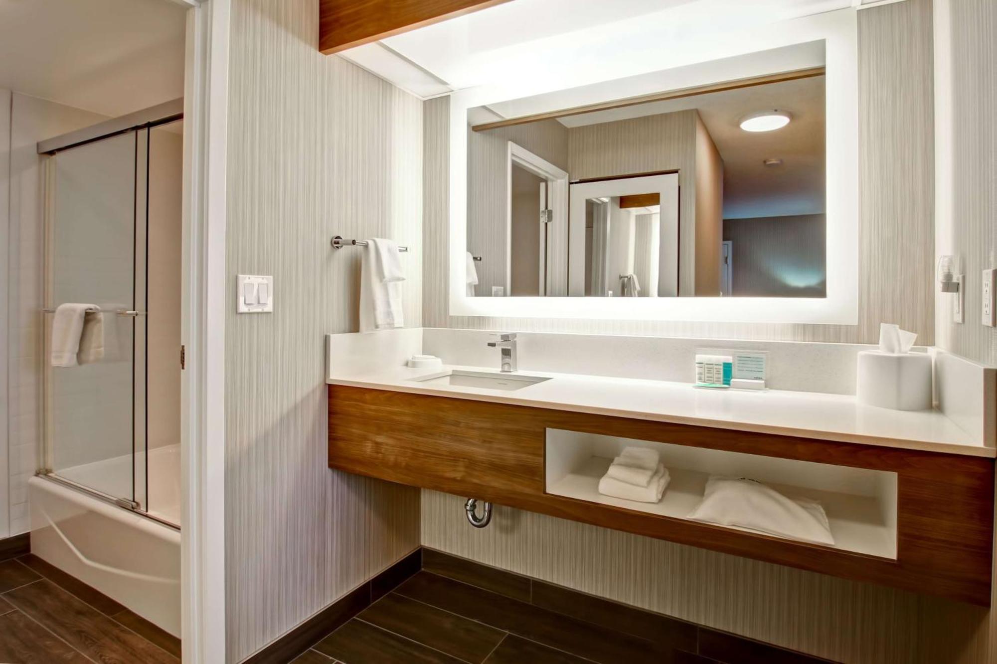 Hampton Inn & Suites By Hilton Calgary-Airport Екстер'єр фото