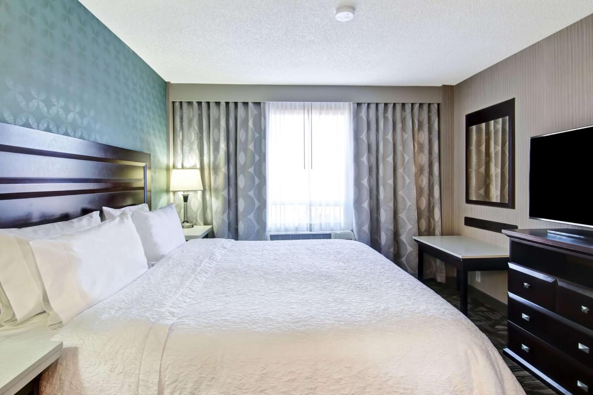 Hampton Inn & Suites By Hilton Calgary-Airport Екстер'єр фото