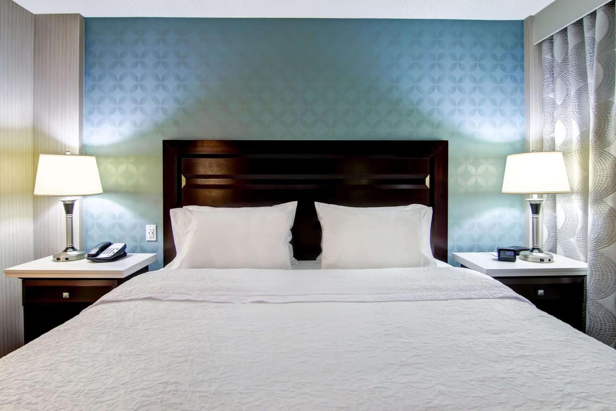 Hampton Inn & Suites By Hilton Calgary-Airport Екстер'єр фото