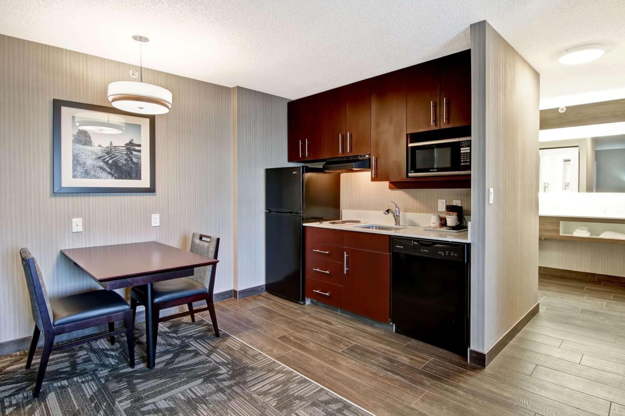 Hampton Inn & Suites By Hilton Calgary-Airport Екстер'єр фото