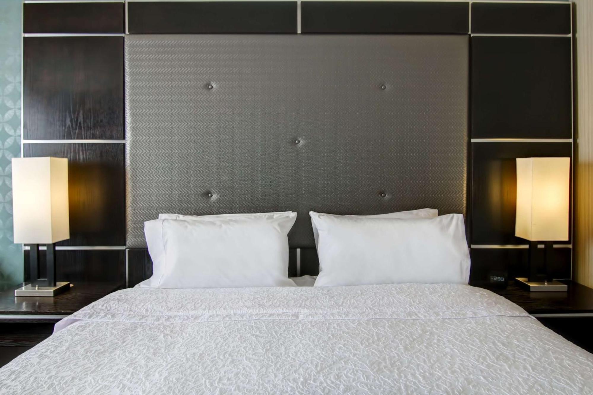 Hampton Inn & Suites By Hilton Calgary-Airport Екстер'єр фото