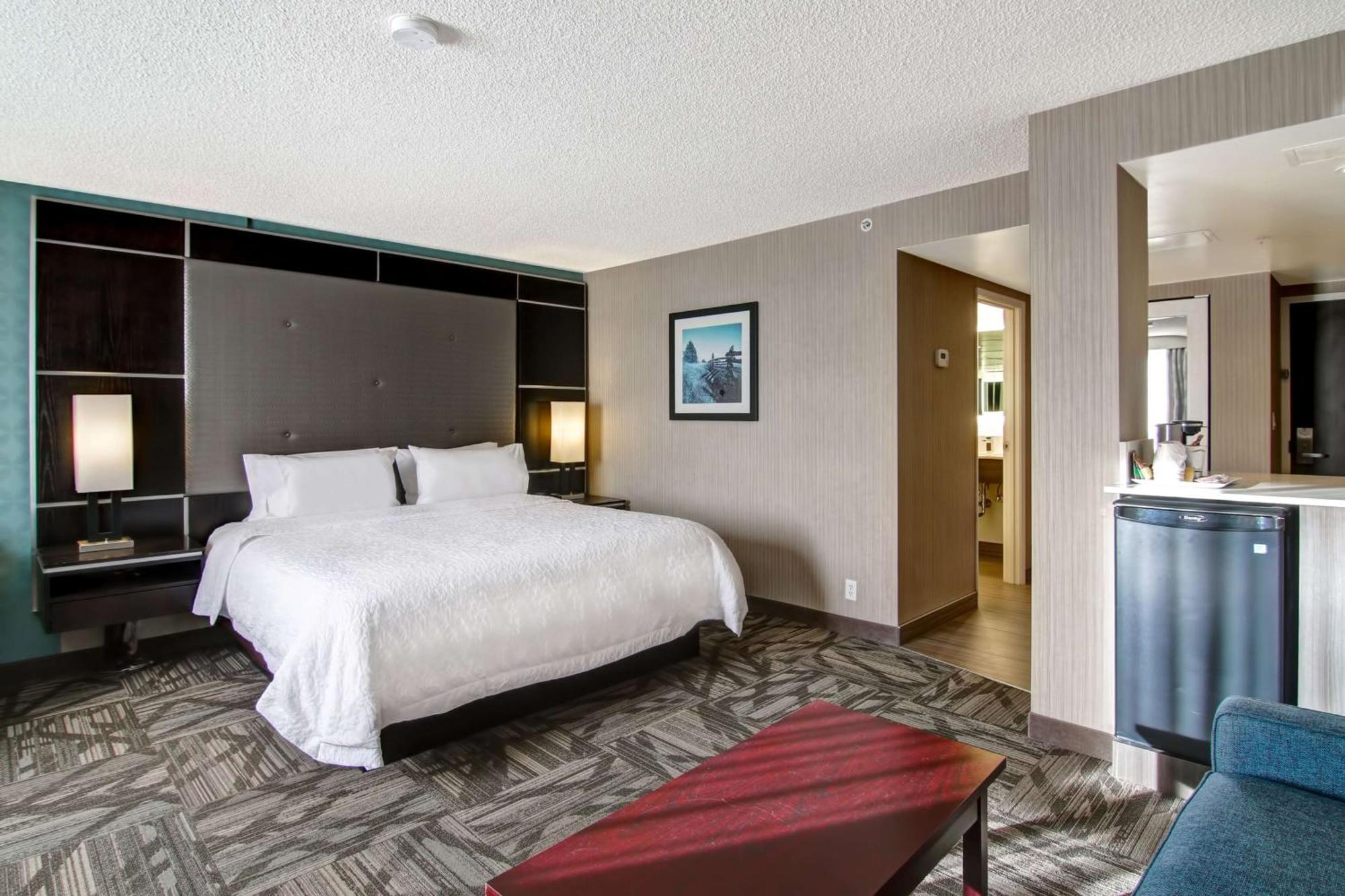 Hampton Inn & Suites By Hilton Calgary-Airport Екстер'єр фото