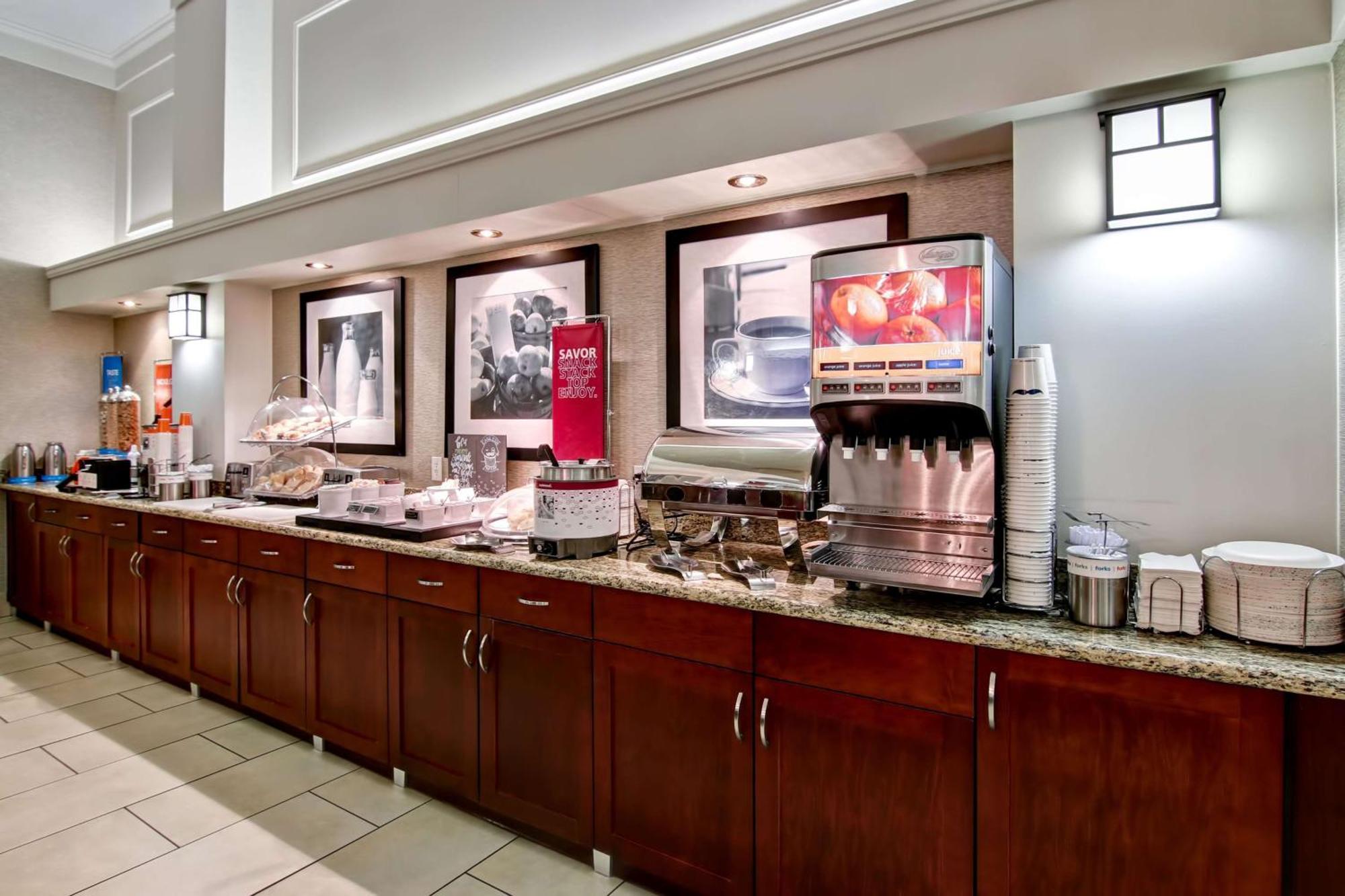Hampton Inn & Suites By Hilton Calgary-Airport Екстер'єр фото
