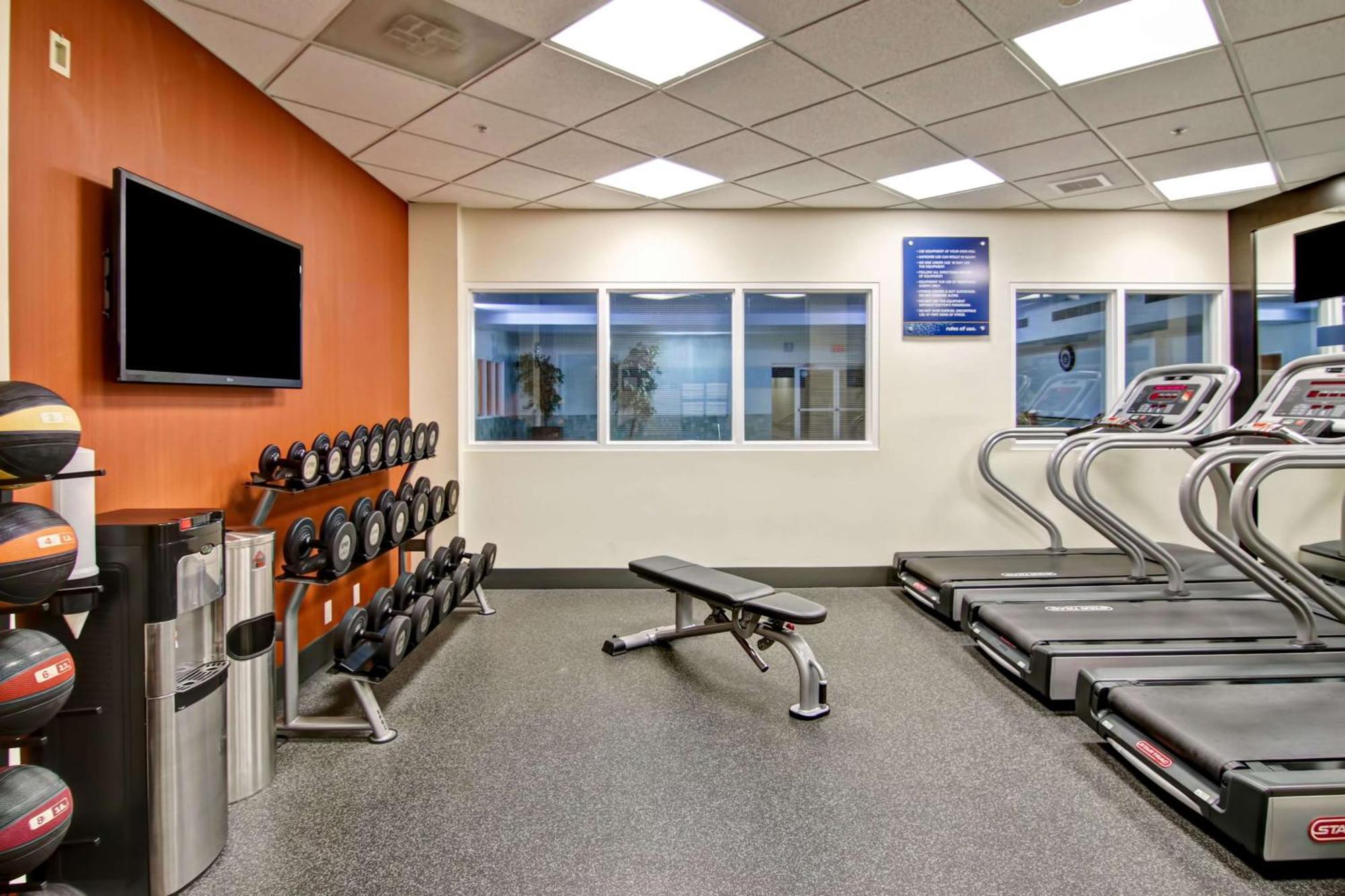 Hampton Inn & Suites By Hilton Calgary-Airport Екстер'єр фото