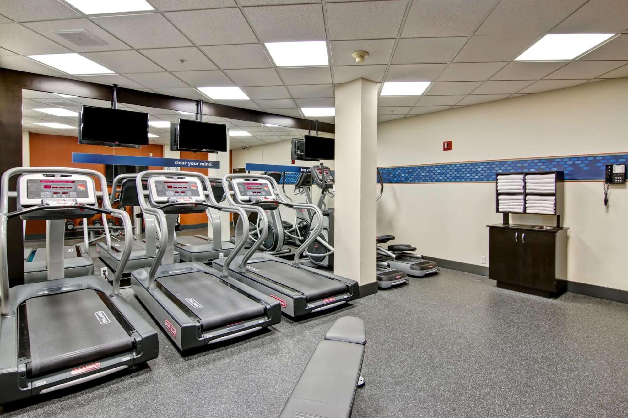 Hampton Inn & Suites By Hilton Calgary-Airport Екстер'єр фото