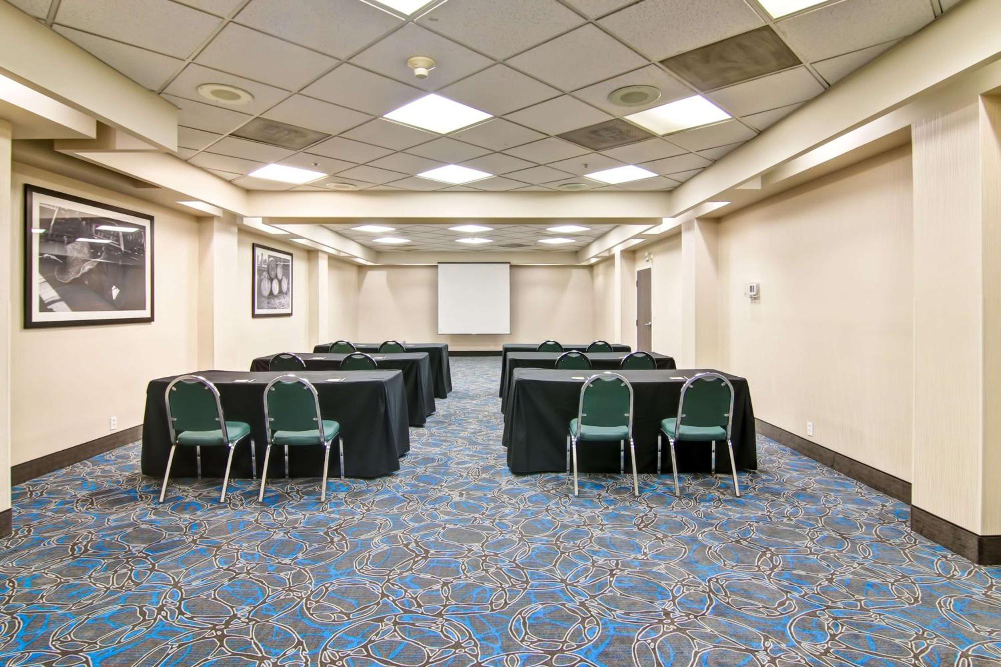 Hampton Inn & Suites By Hilton Calgary-Airport Екстер'єр фото