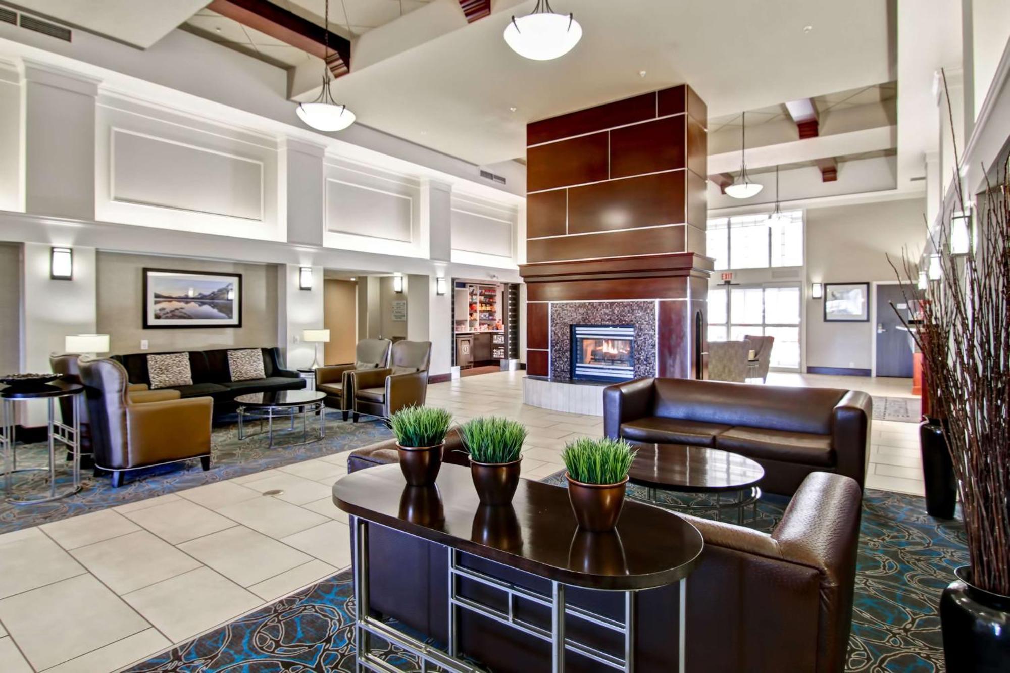 Hampton Inn & Suites By Hilton Calgary-Airport Екстер'єр фото