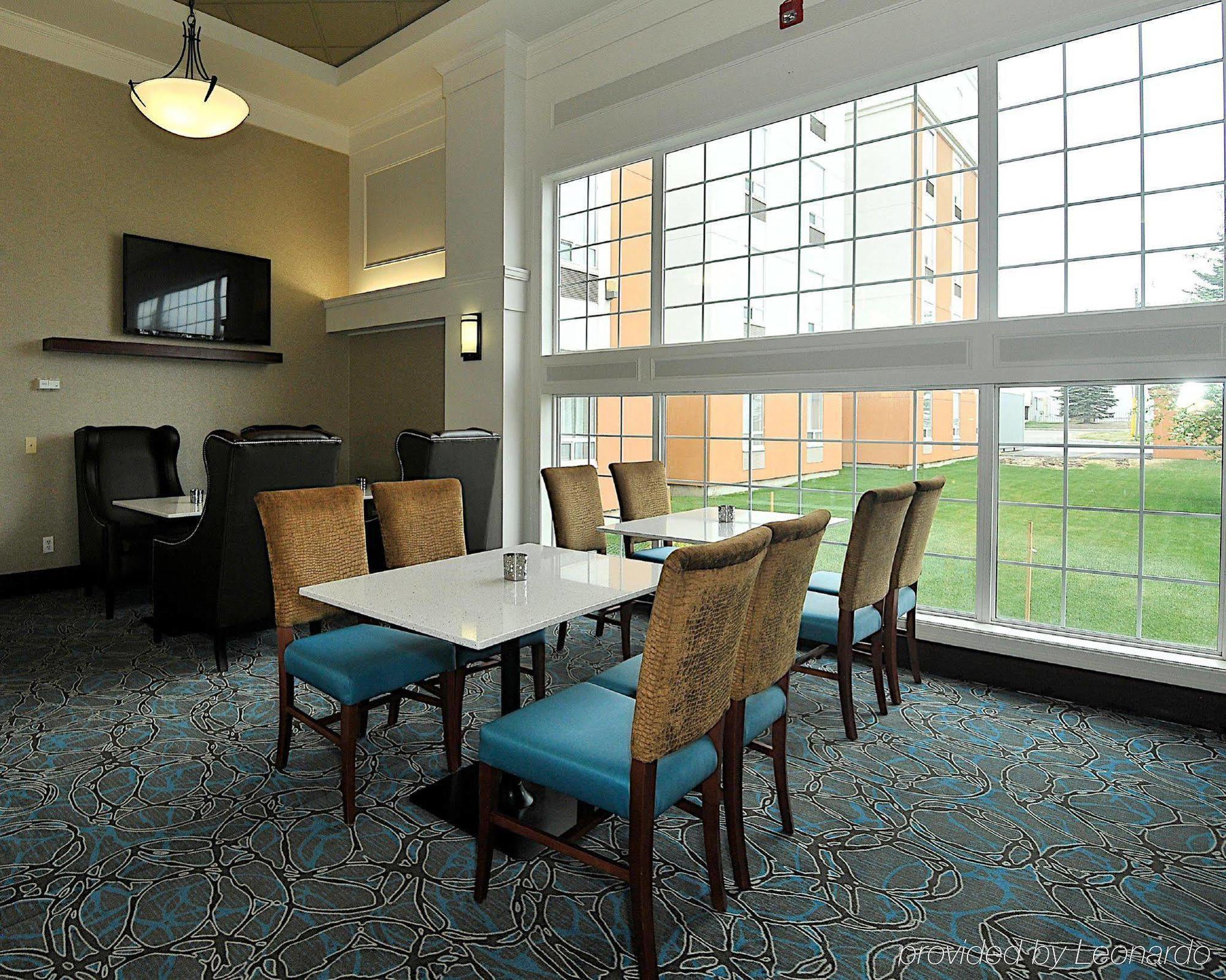 Hampton Inn & Suites By Hilton Calgary-Airport Екстер'єр фото