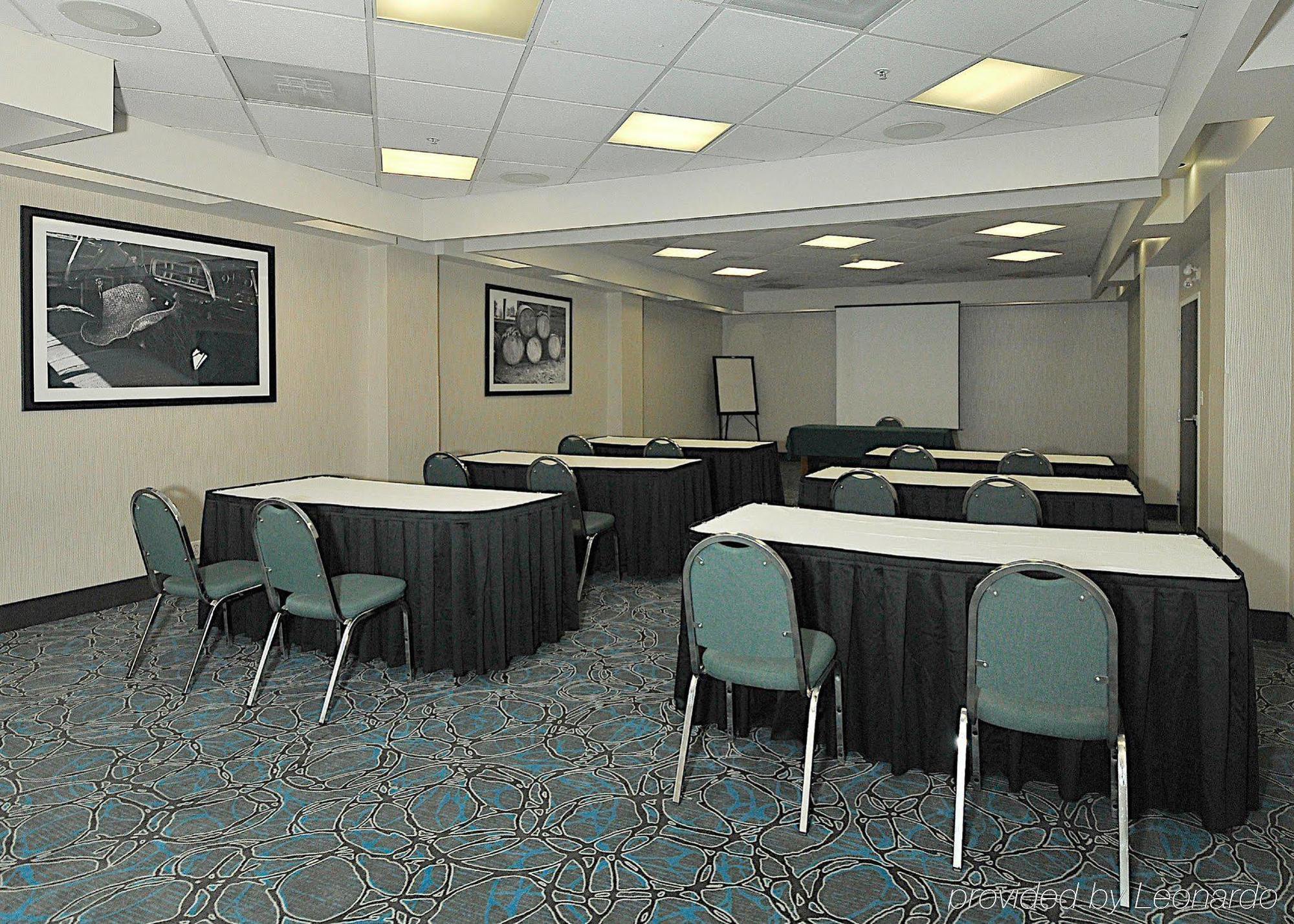 Hampton Inn & Suites By Hilton Calgary-Airport Екстер'єр фото