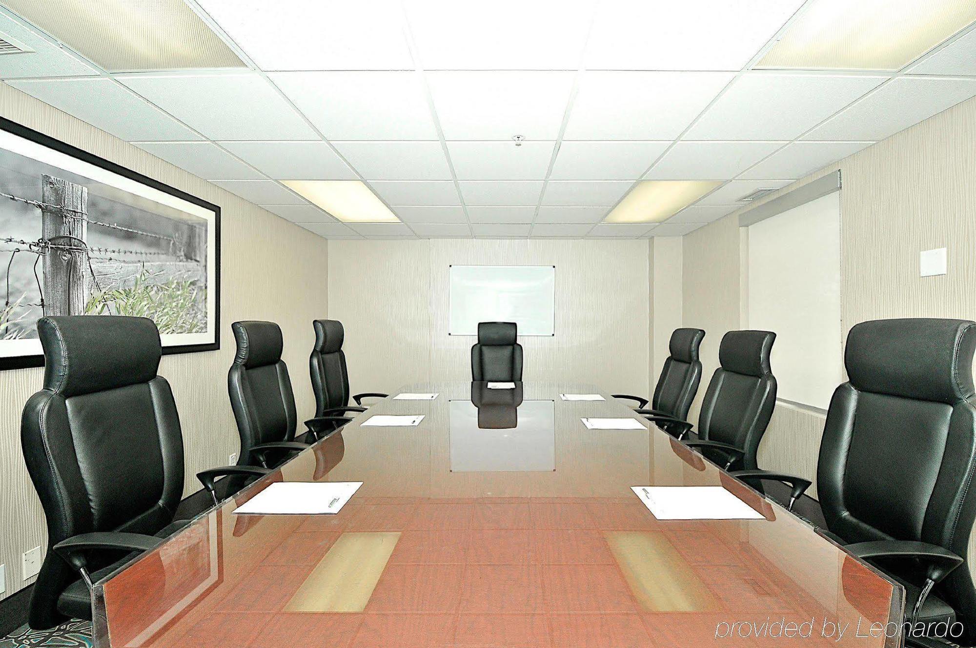 Hampton Inn & Suites By Hilton Calgary-Airport Екстер'єр фото