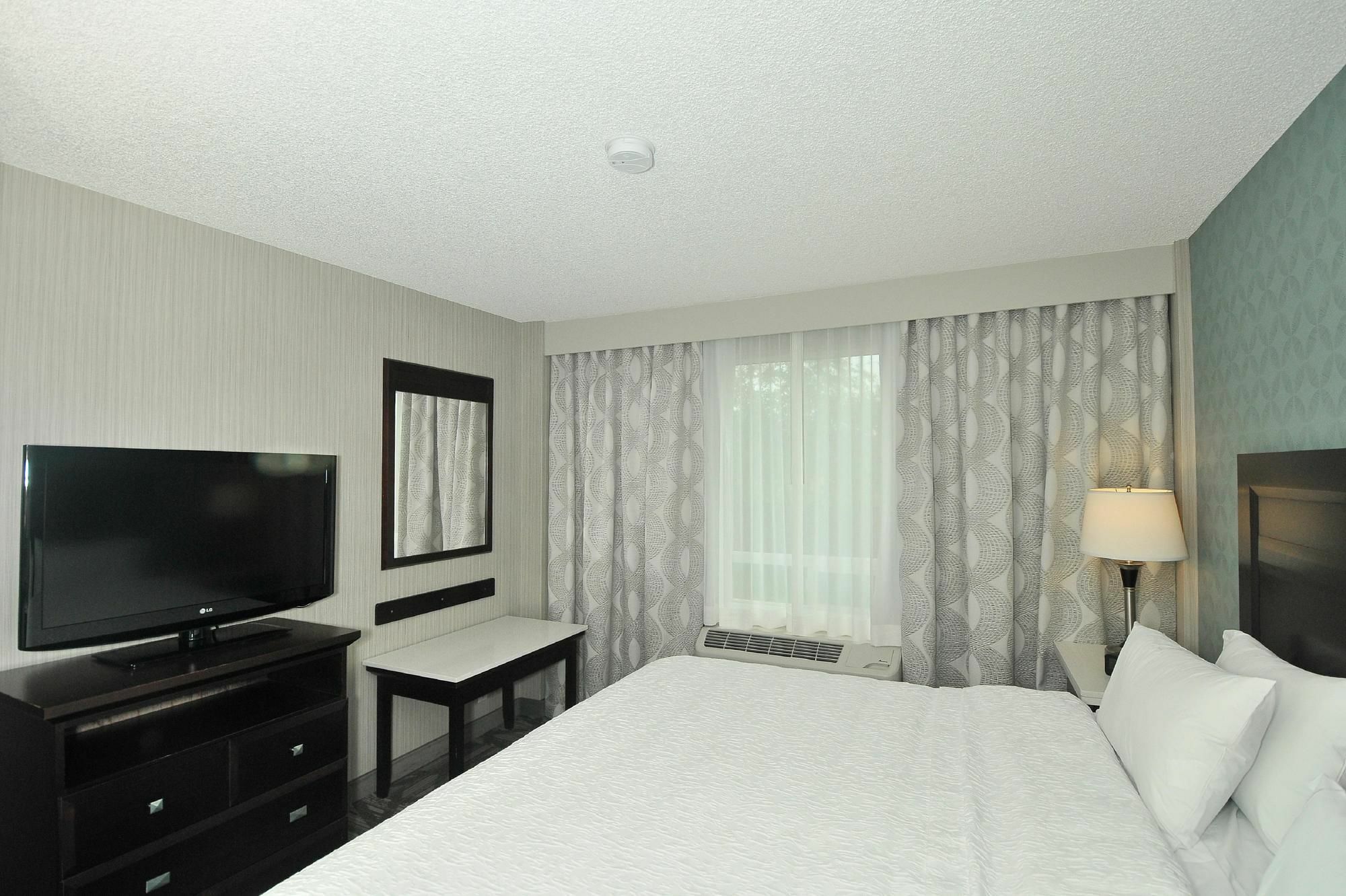Hampton Inn & Suites By Hilton Calgary-Airport Екстер'єр фото