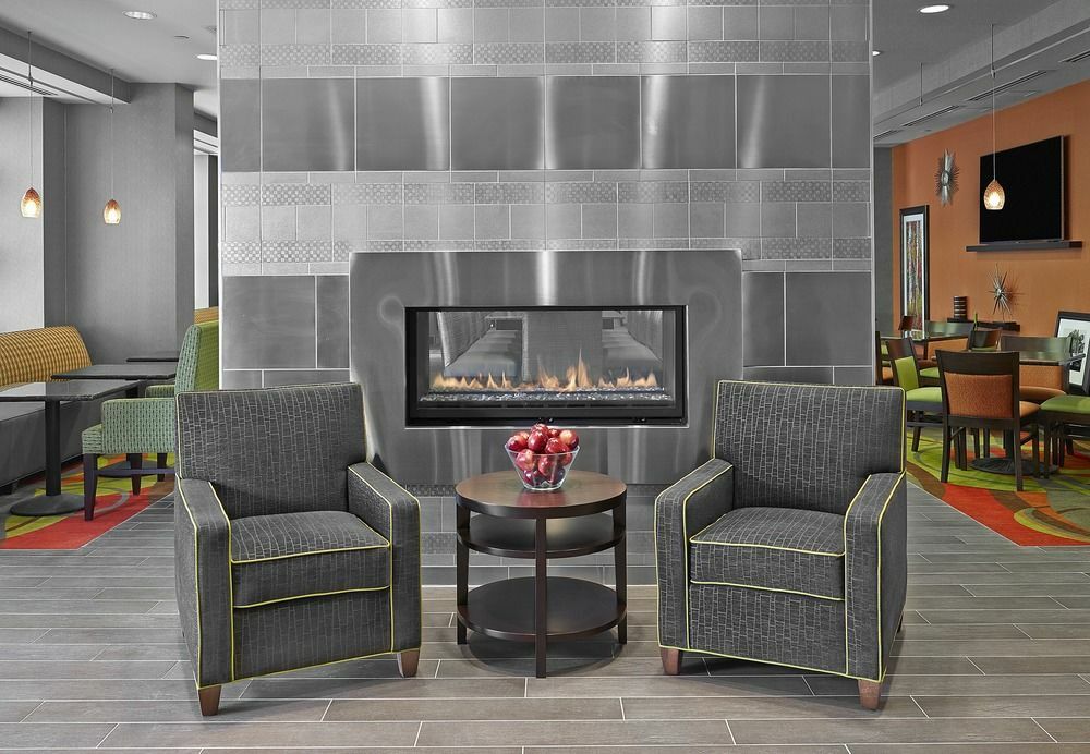 Hampton Inn & Suites By Hilton Calgary-Airport Екстер'єр фото